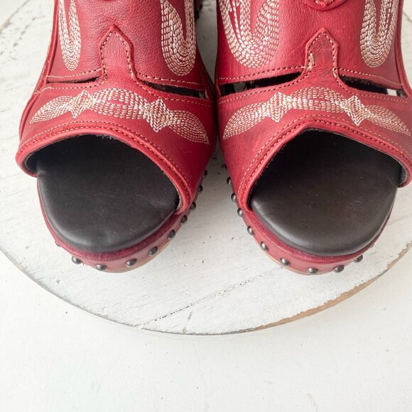 Elegant Red Embroidered Wedges - Picture 6 of 11